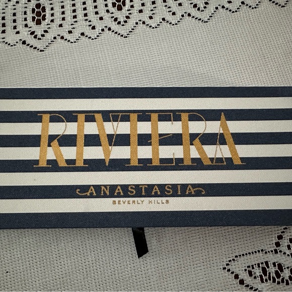 Anastasia Riviera Palette - Picture 2 of 5